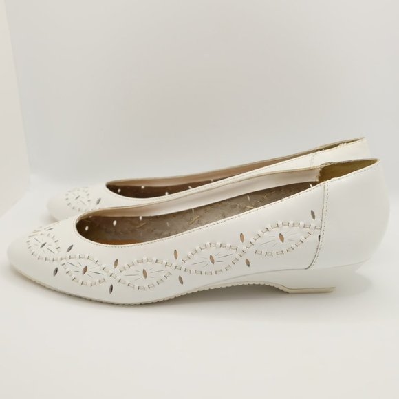 Revelations White Leather Pumps | Shoes Sz 9 - Picture 3 of 8